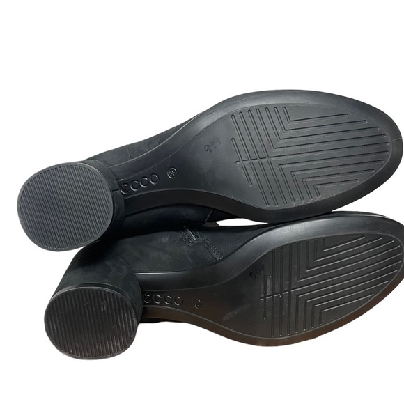 𝅺ecco Black Suede Bootie, Shape 35 Modern Ankle Boot, 7 - Picture 6 of 9